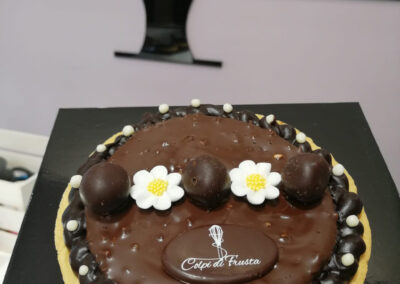 Torta Willy Cioccolato Bianco, Caramelo e Nocciola | COLPI DI FRUSTA PASTICCERIA ARTIGIANALE